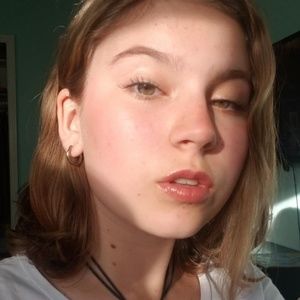 Meet your Posher, Ella